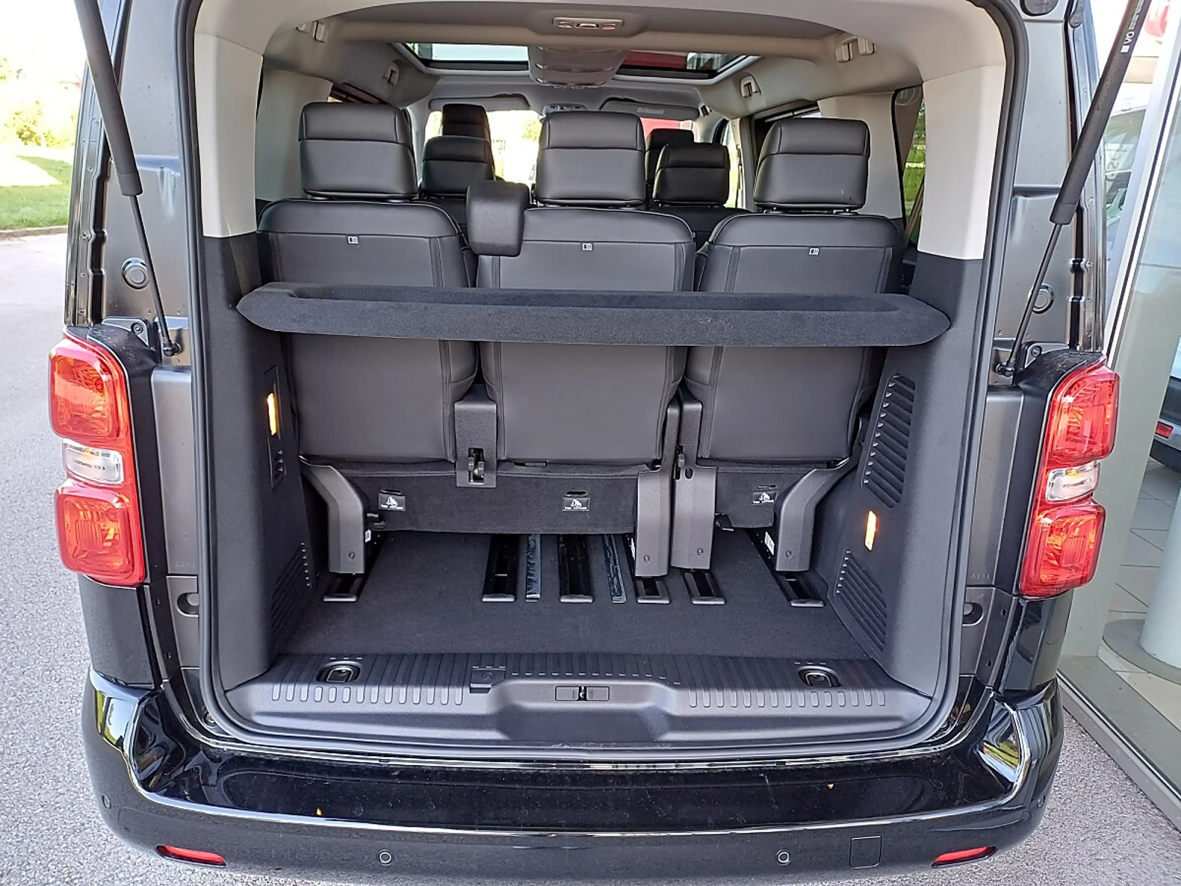 Peugeot Traveller Premium BlueHDi 180 Standard EAT8 — photo 7