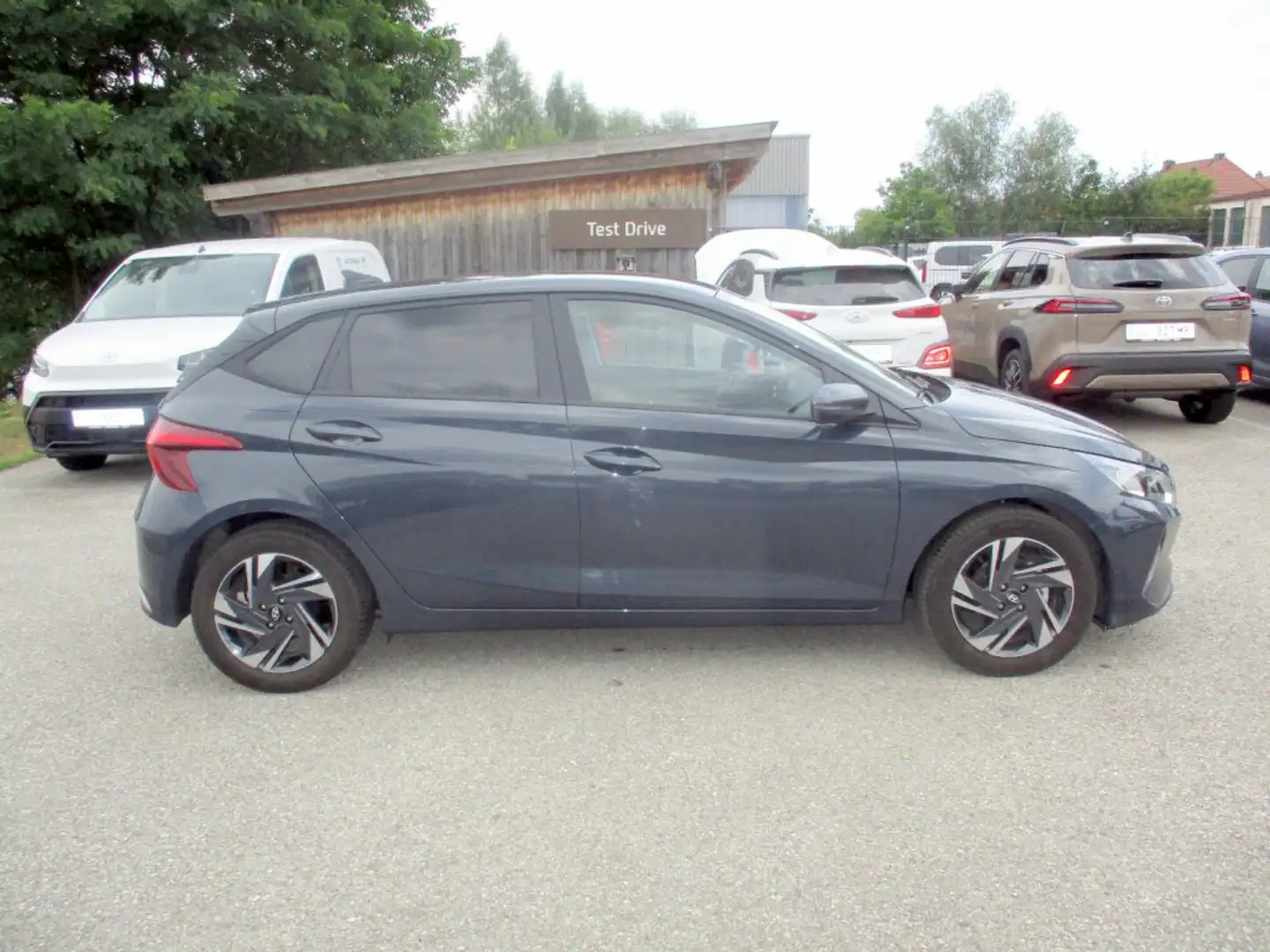 Hyundai i20 (BC3) Chic 1,2 MPI b1bc0 Grau - 2