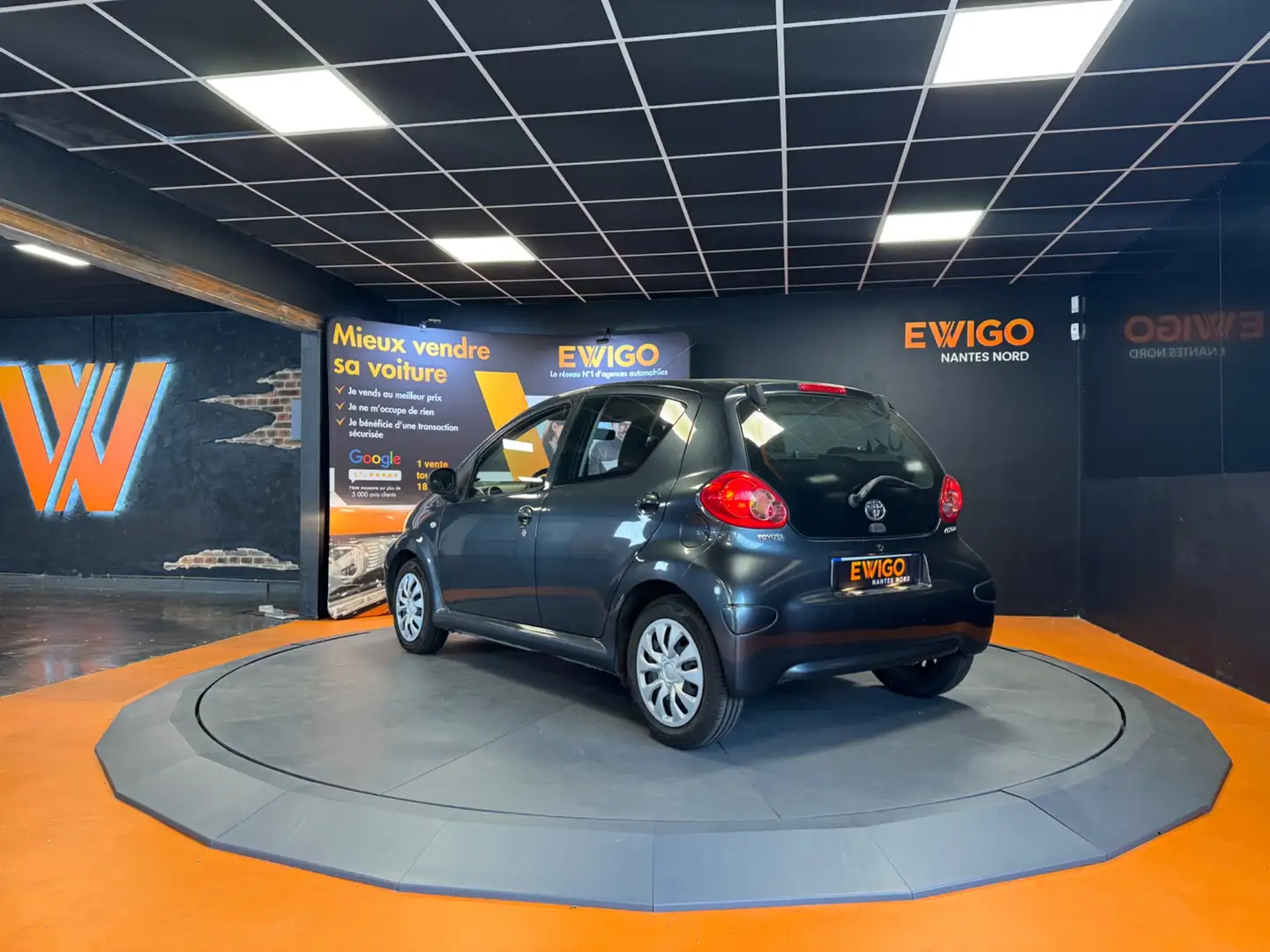 Toyota Aygo 1.0 VVTI 70 ACTIVE // CLIMATISATION // VITRES AV É - 2