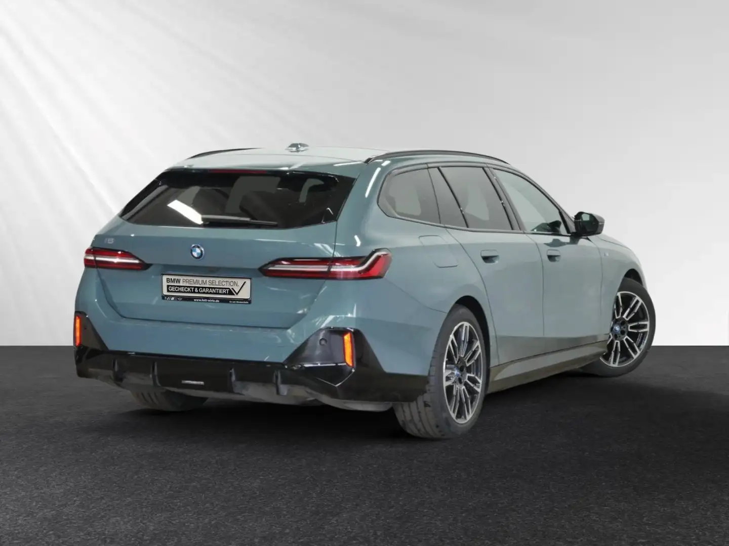 BMW i5 M60 xDrive Touring LR 705,- br.o.Anz.24 Mon. / 5' Verde - 2