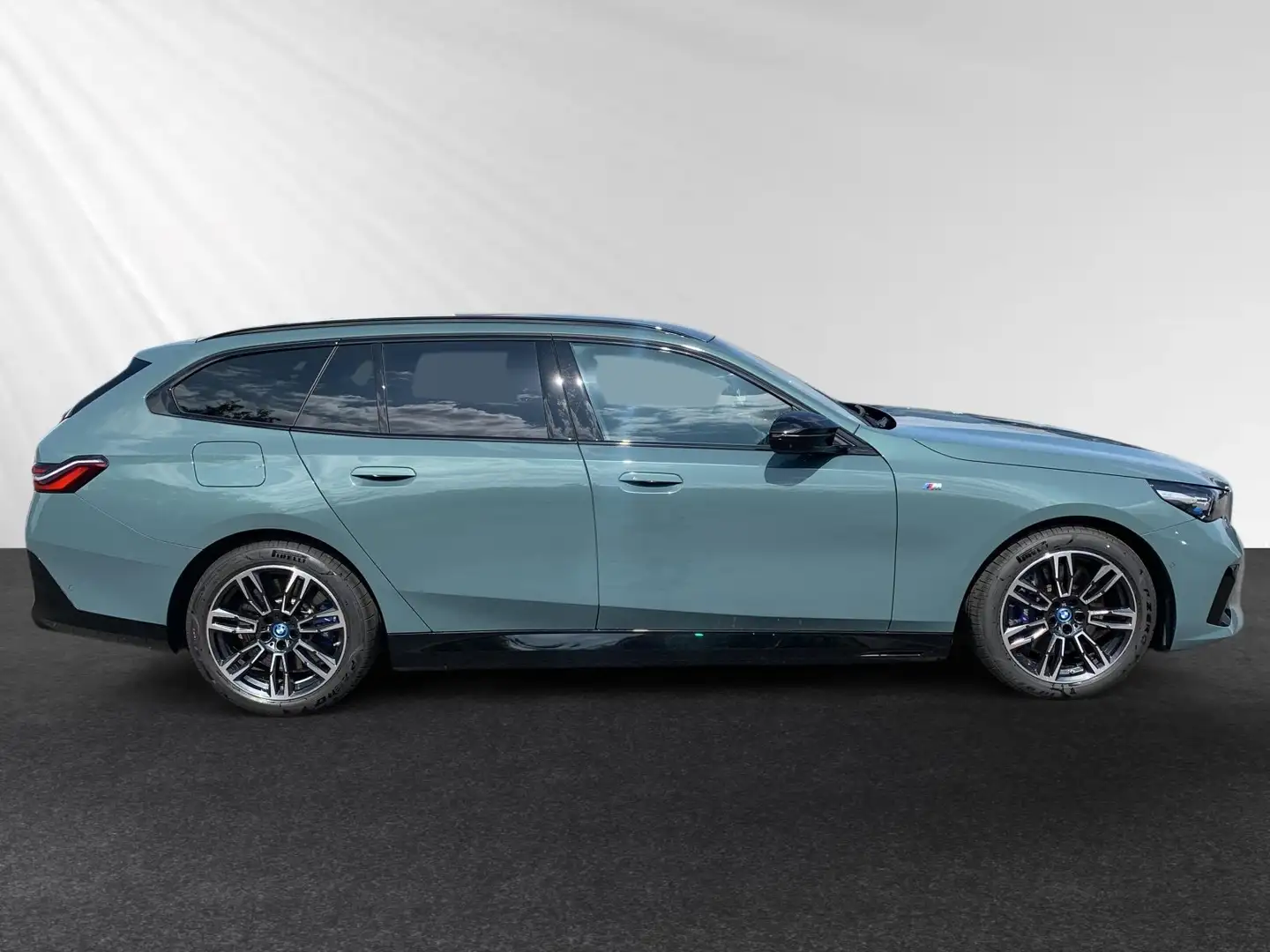 BMW i5 M60 xDrive Touring LR 705,- br.o.Anz.24 Mon. / 5' Зелёный - 2