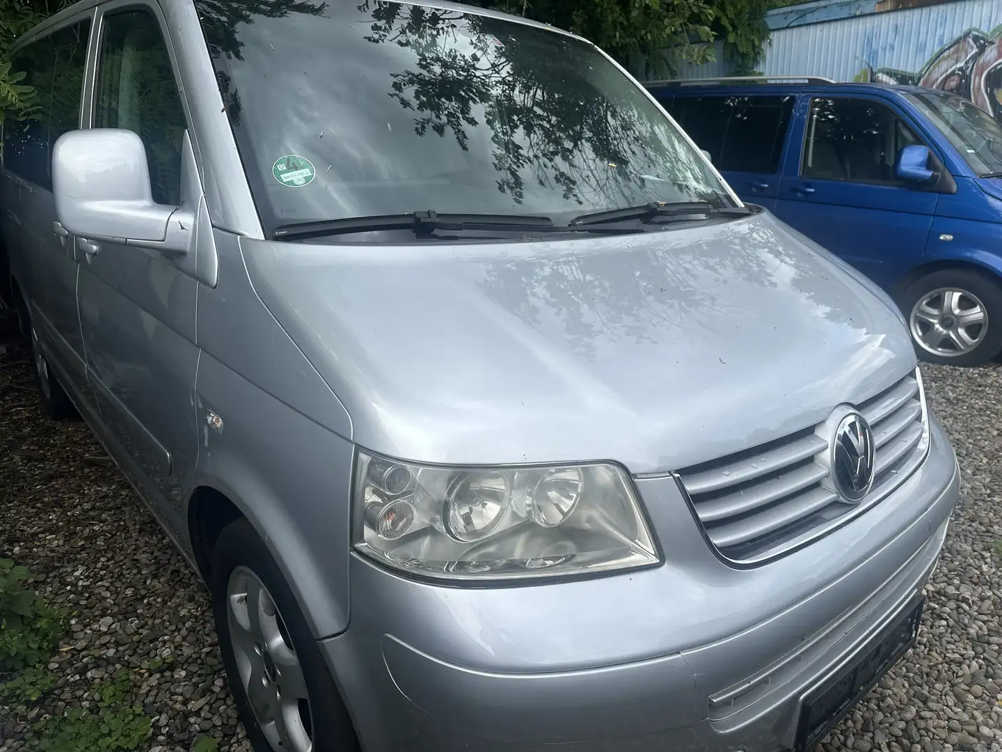 Volkswagen T5 Multivan Highline 2,5TDI 174 PS STANDHEIZUNG NAVI KLIMA ALU Stříbrná - 1