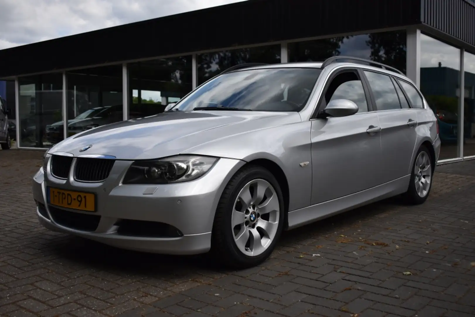 BMW 325 3-serie Touring 325i High Executive AIRCO NAVI PDC Gris - 1