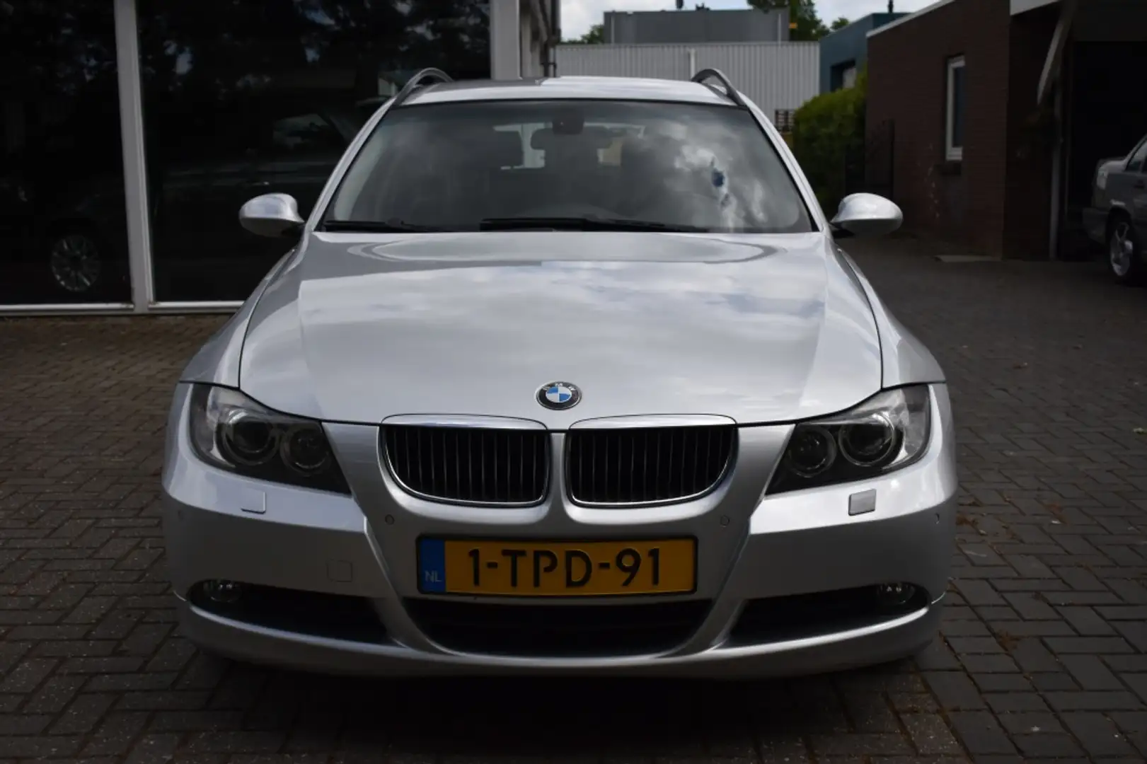 BMW 325 3-serie Touring 325i High Executive AIRCO NAVI PDC Gris - 2