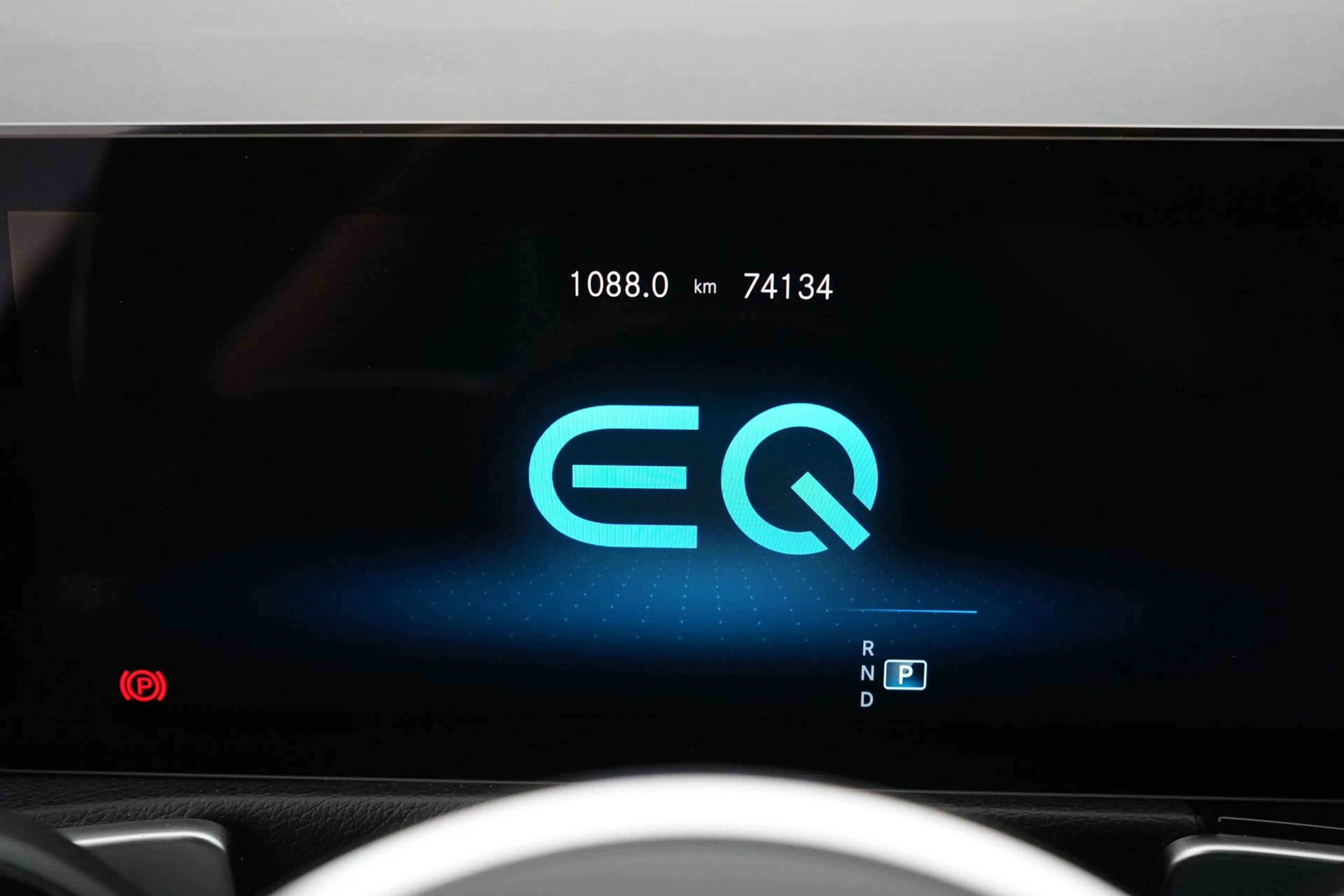 Mercedes-Benz EQB 300 Luxury Line 4-Matic LEDER/CUIR LED GPS PDC CAM Ver — photo 14
