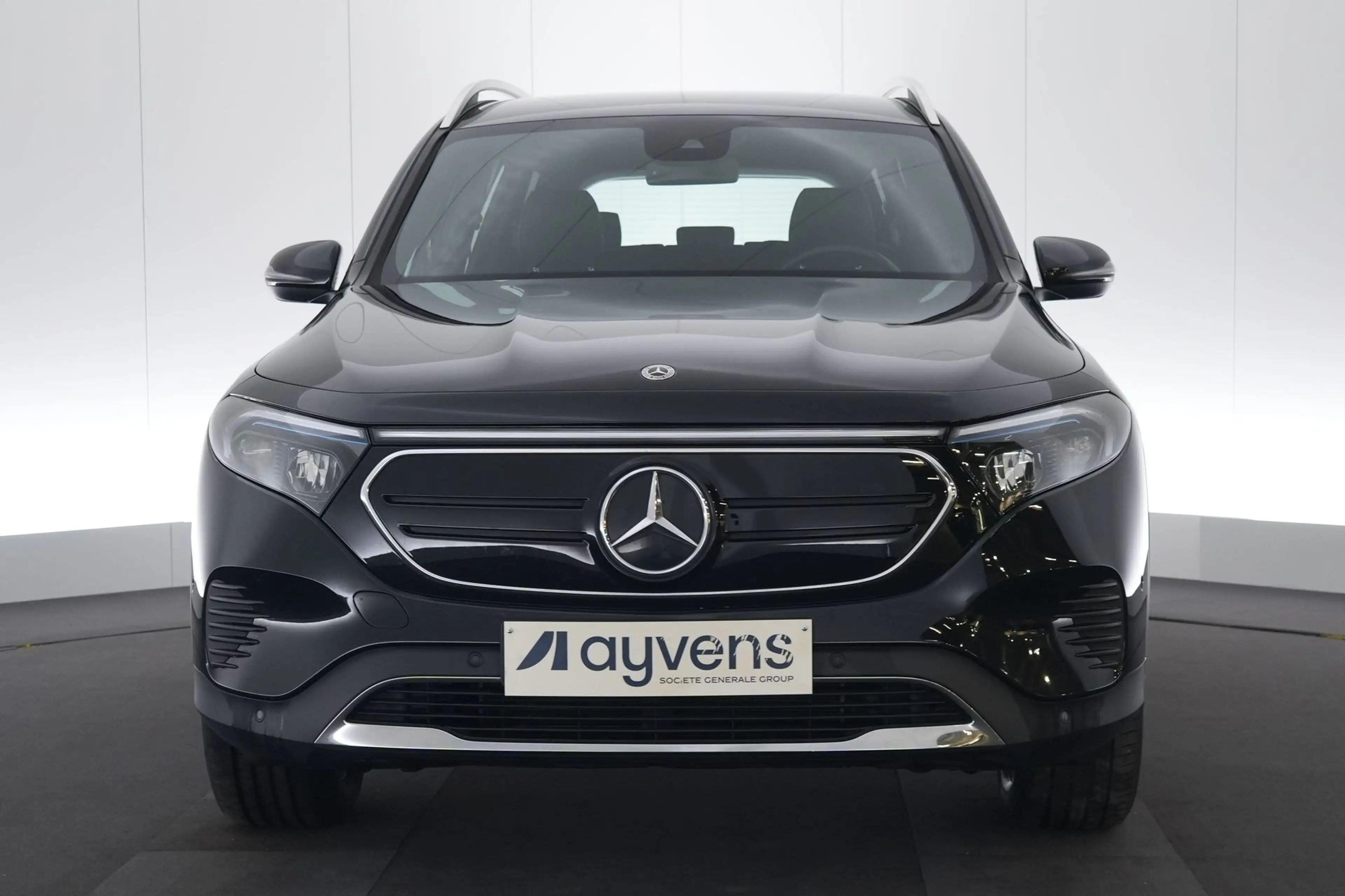 Mercedes-Benz EQB 300 Luxury Line 4-Matic LEDER/CUIR LED GPS PDC CAM Ver — photo 2