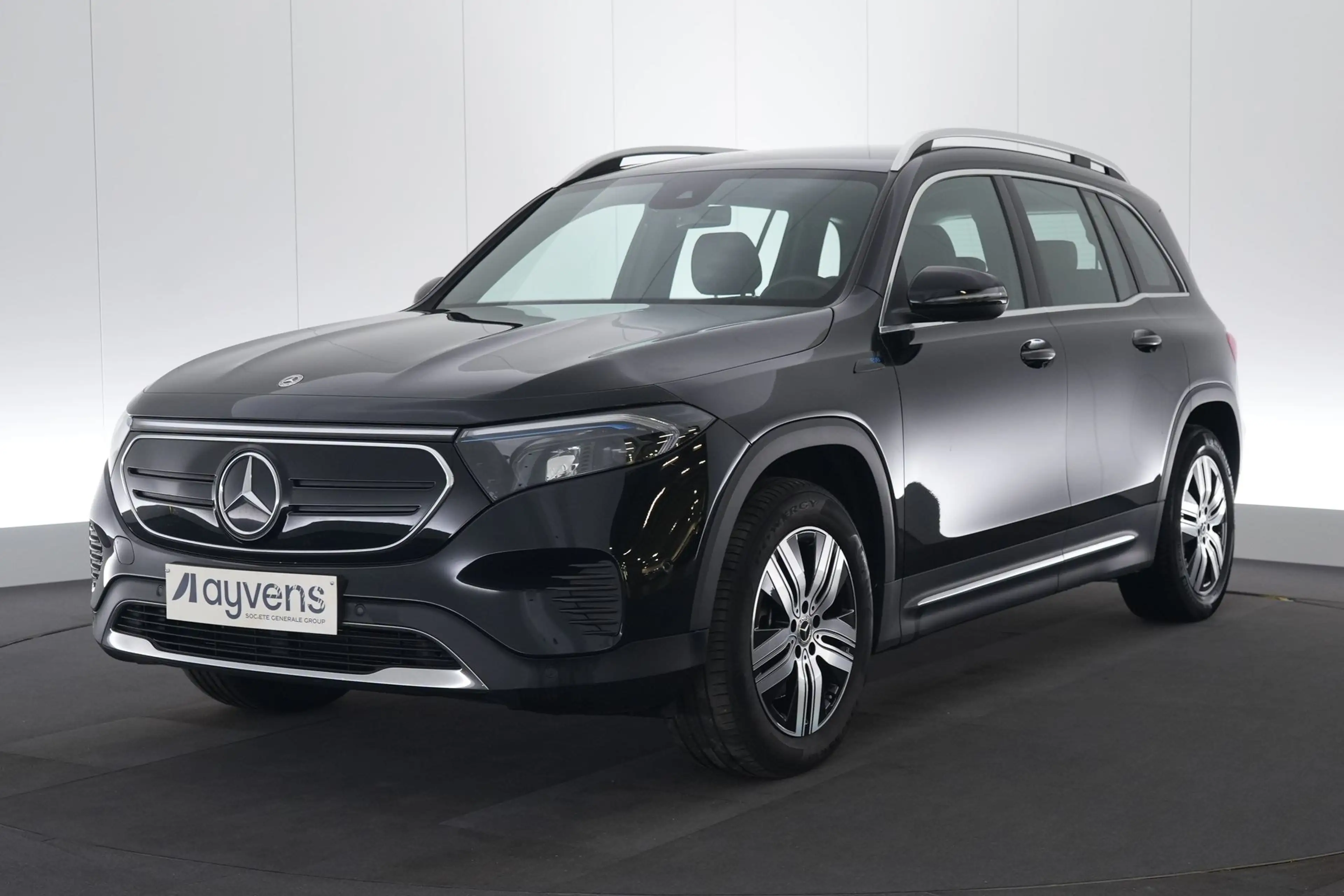 Mercedes-Benz EQB 300 Luxury Line 4-Matic LEDER/CUIR LED GPS PDC CAM Ver