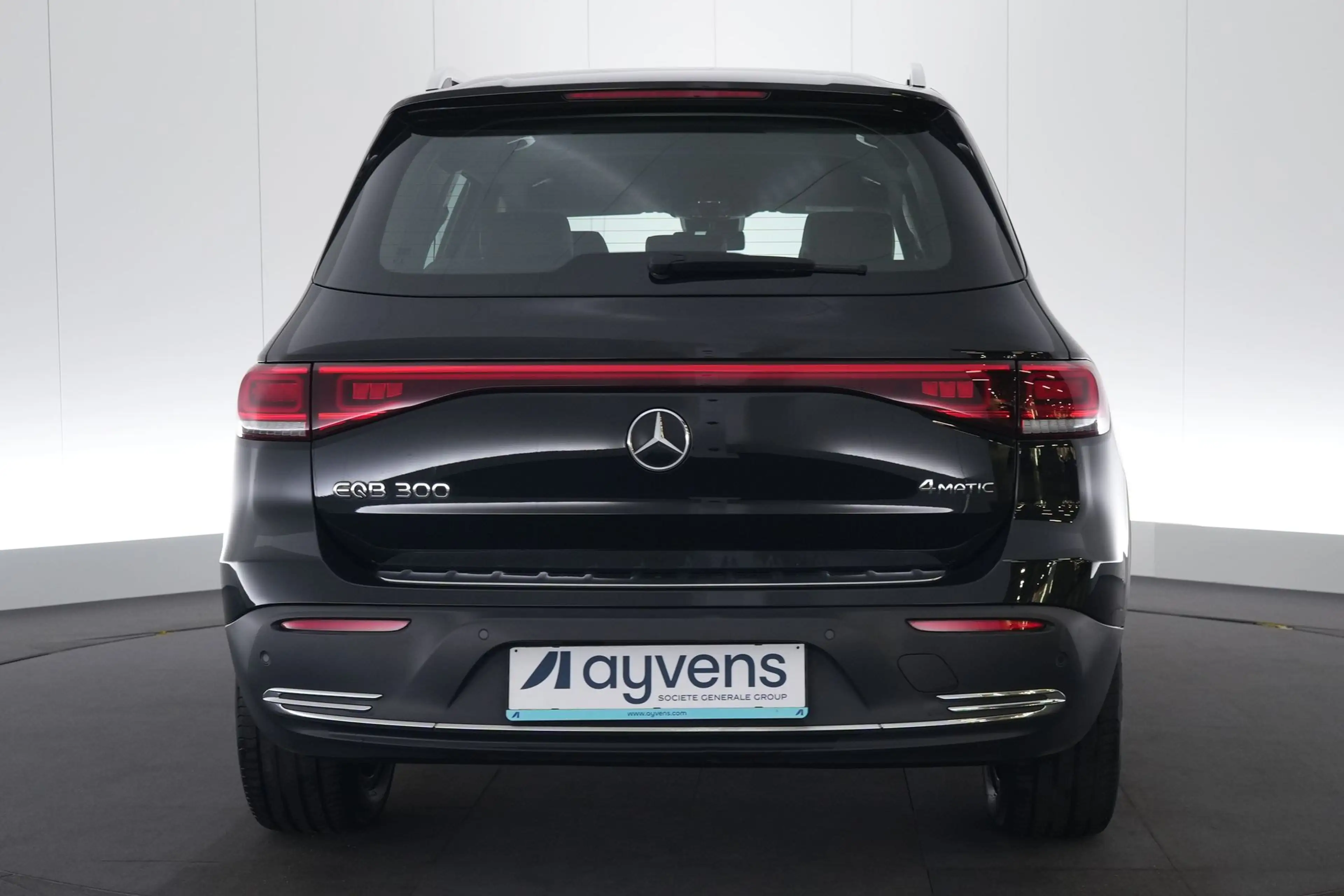Mercedes-Benz EQB 300 Luxury Line 4-Matic LEDER/CUIR LED GPS PDC CAM Ver — photo 8