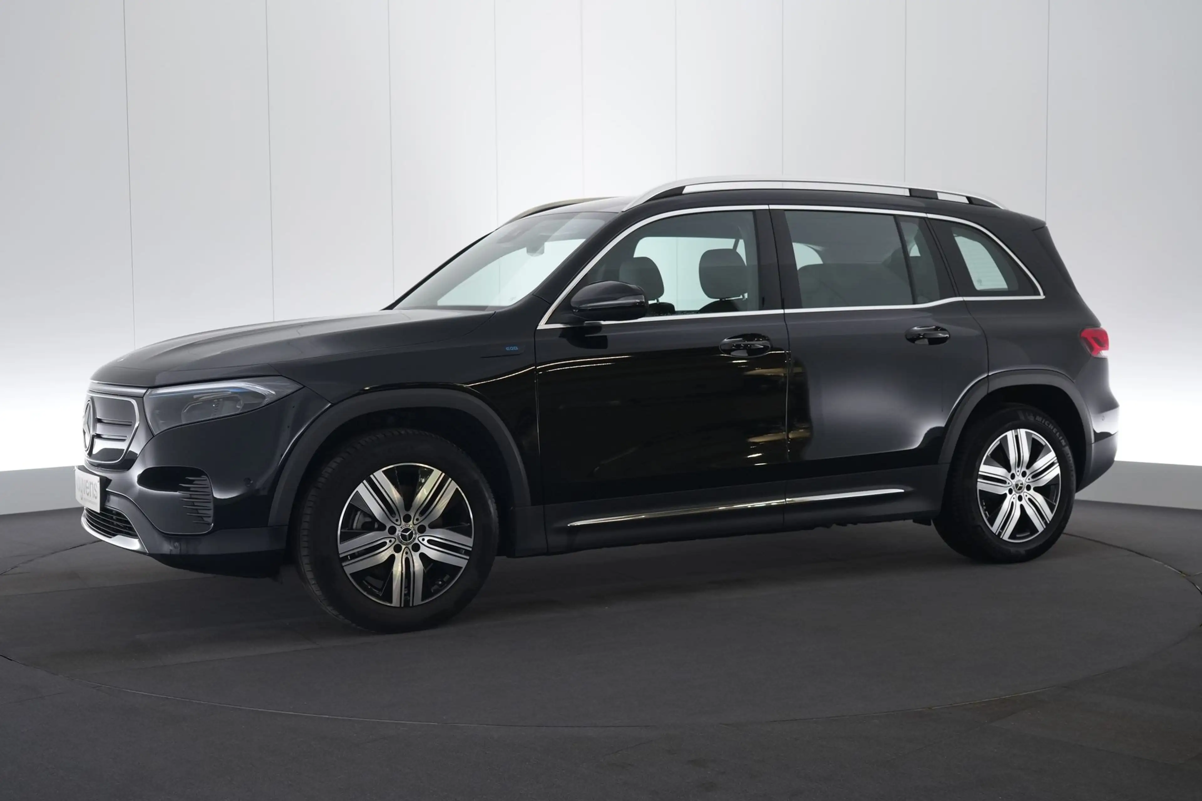 Mercedes-Benz EQB 300 Luxury Line 4-Matic LEDER/CUIR LED GPS PDC CAM Ver — photo 12
