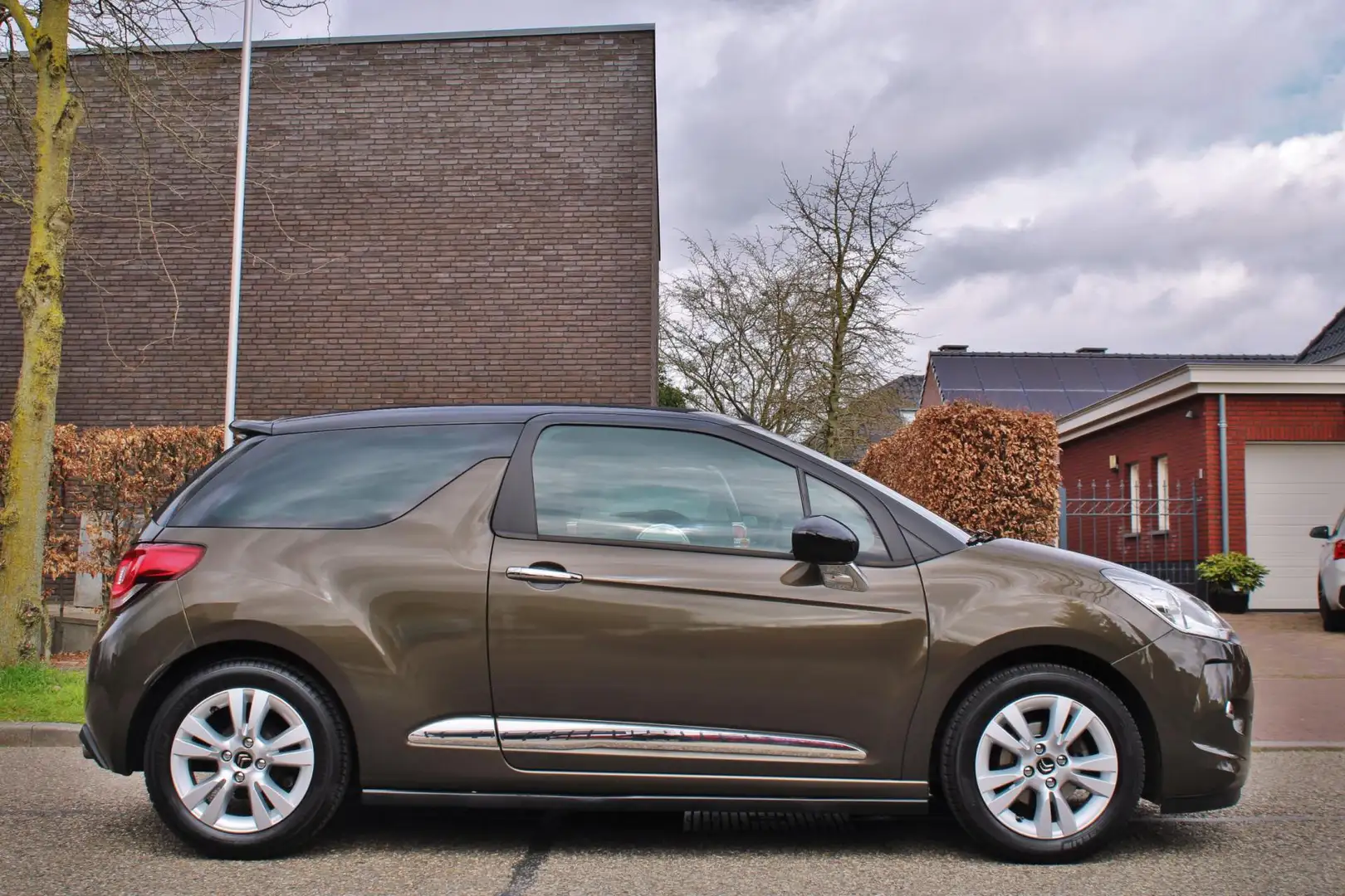 Citroen DS3 Cabrio 1.2 VTi So Chic | CABRIO | CLIMA | CRUISE| Brązowy - 2