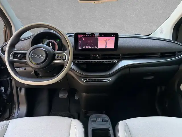 Fiat 500e view 7