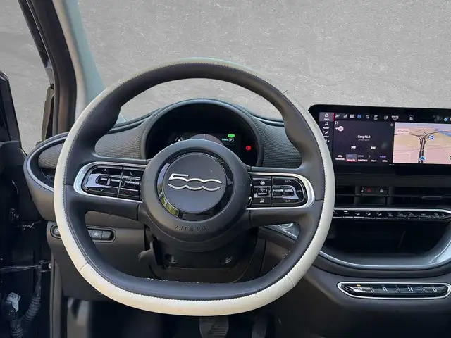 Fiat 500e view 11