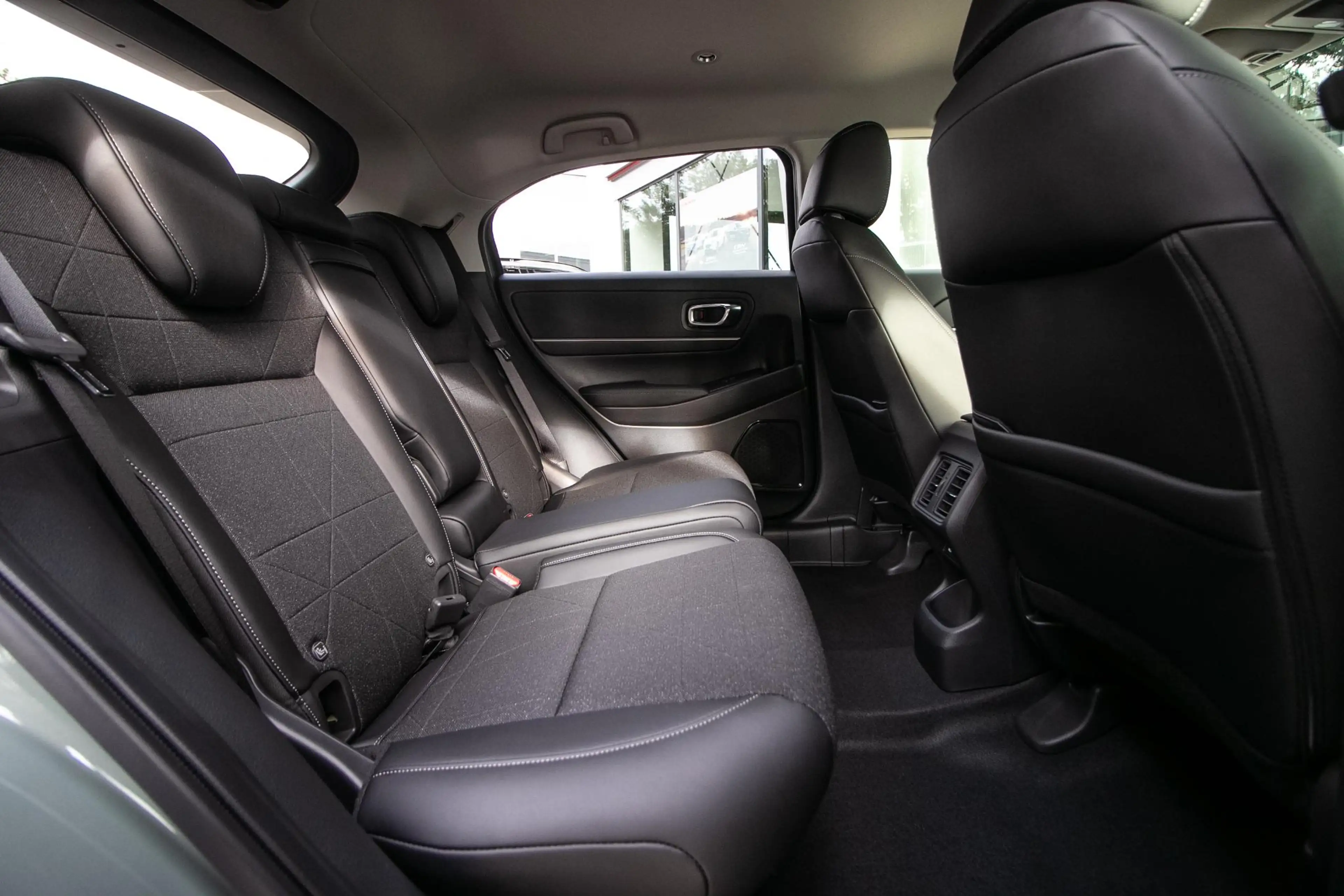 Honda HR-V 1.5 e:HEV Advance — photo 7
