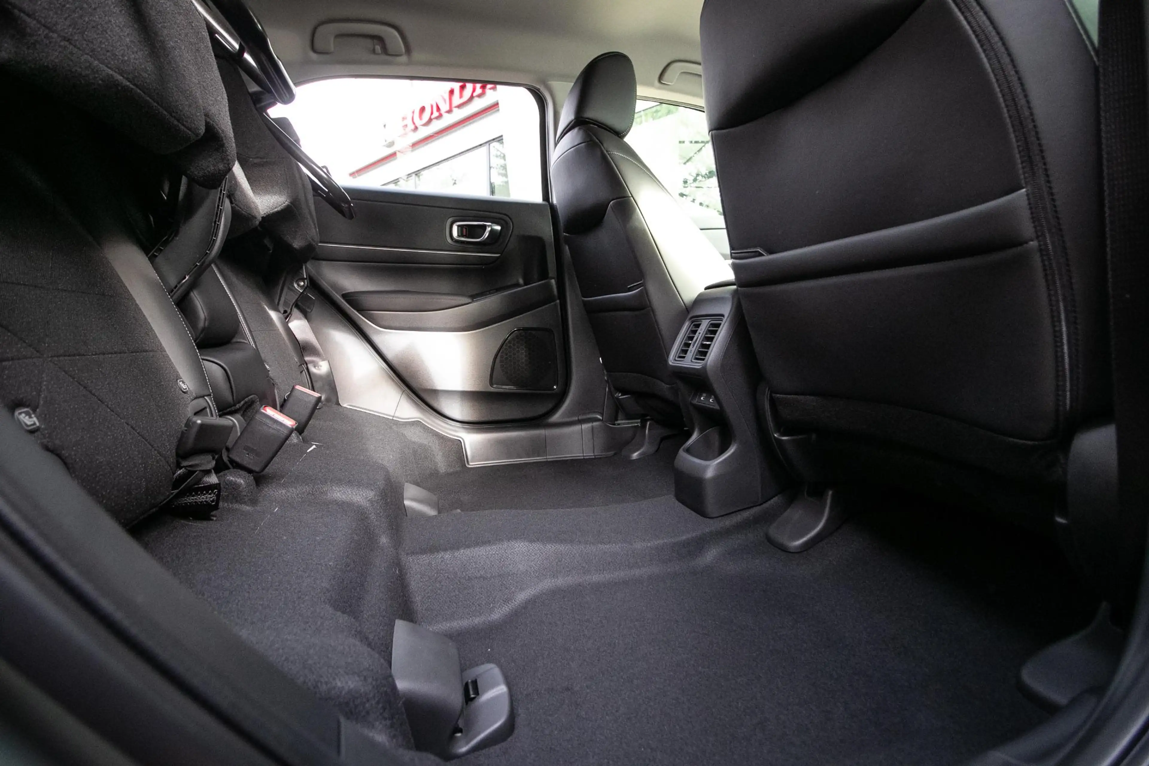 Honda HR-V 1.5 e:HEV Advance — photo 8