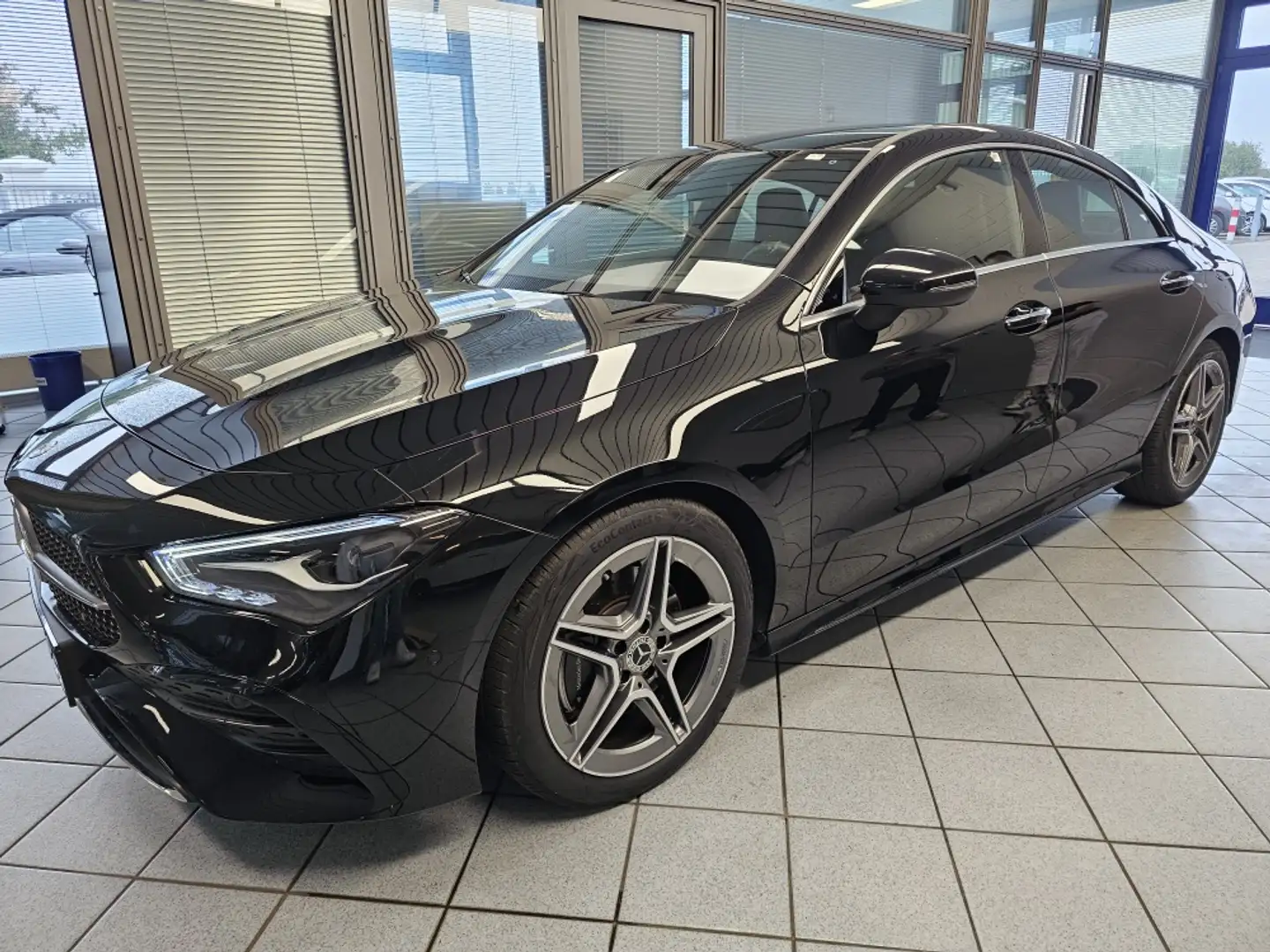 Mercedes-Benz CLA 200 AMG Adv. Plus LED,Parkassi+Kamera,Navi Schwarz - 2