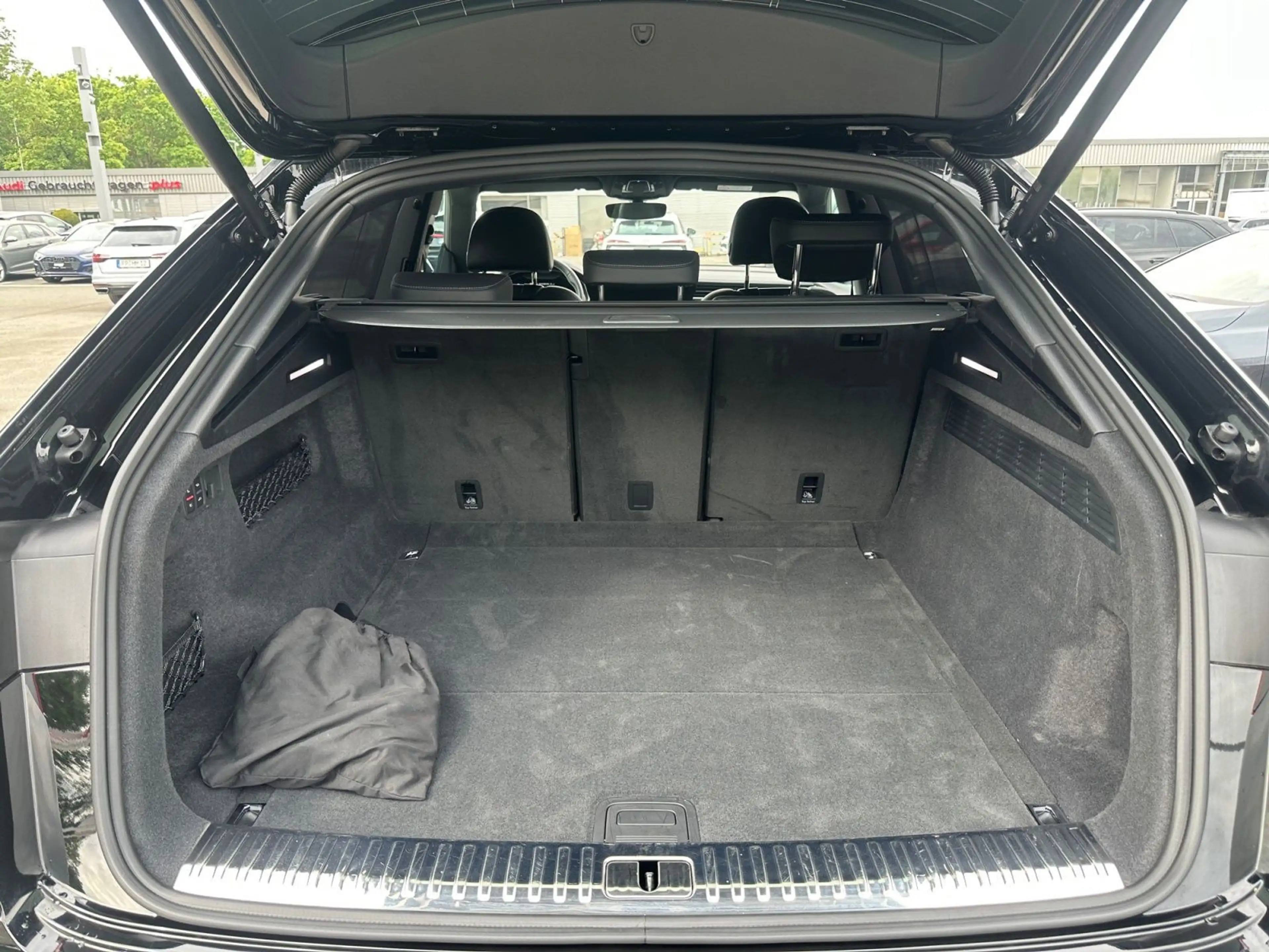 Audi SQ8 SUV TFSI tiptr. HUD HD-Matrix Laser Nachtsic — photo 11