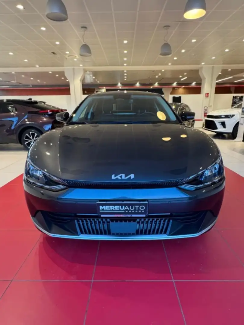 Kia EV6 Single Motor 77,4 kWh Air Šedá - 2