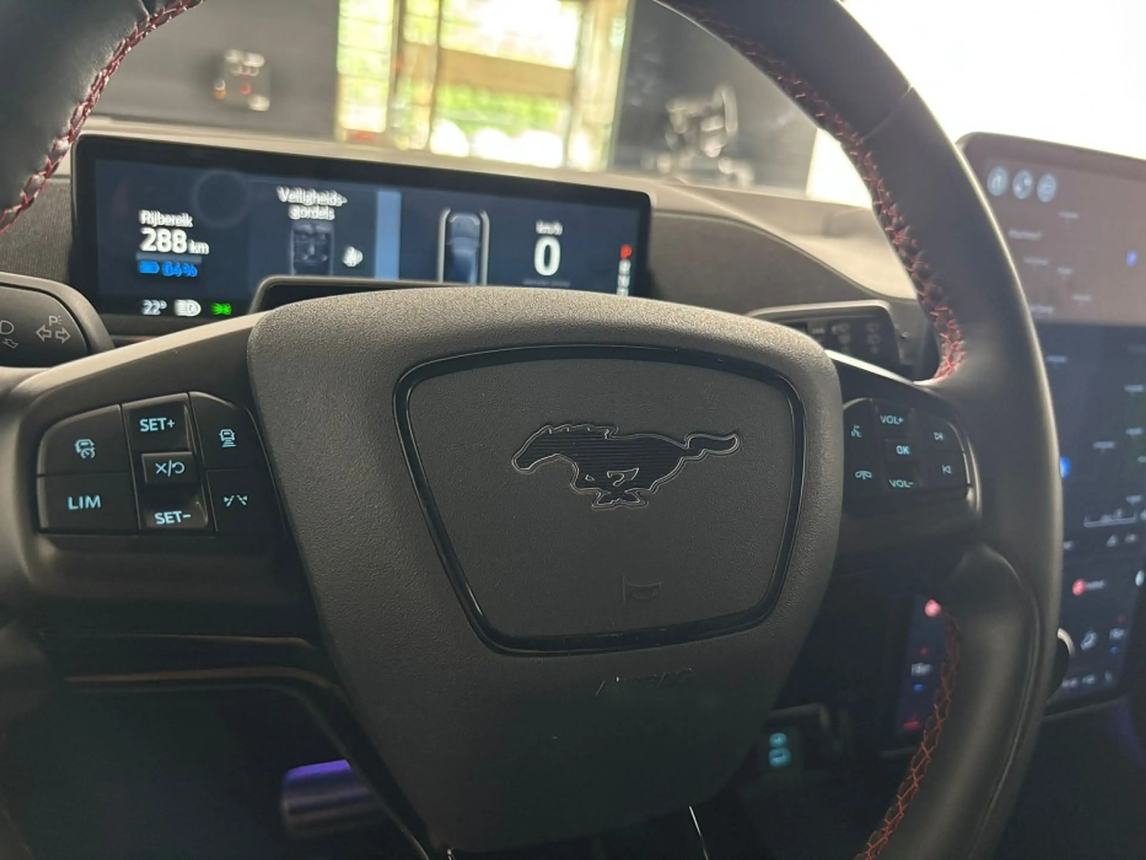 Ford Mustang Mach-E Extended Premium 98kWh | Cyber Orange | El. stoele — photo 5