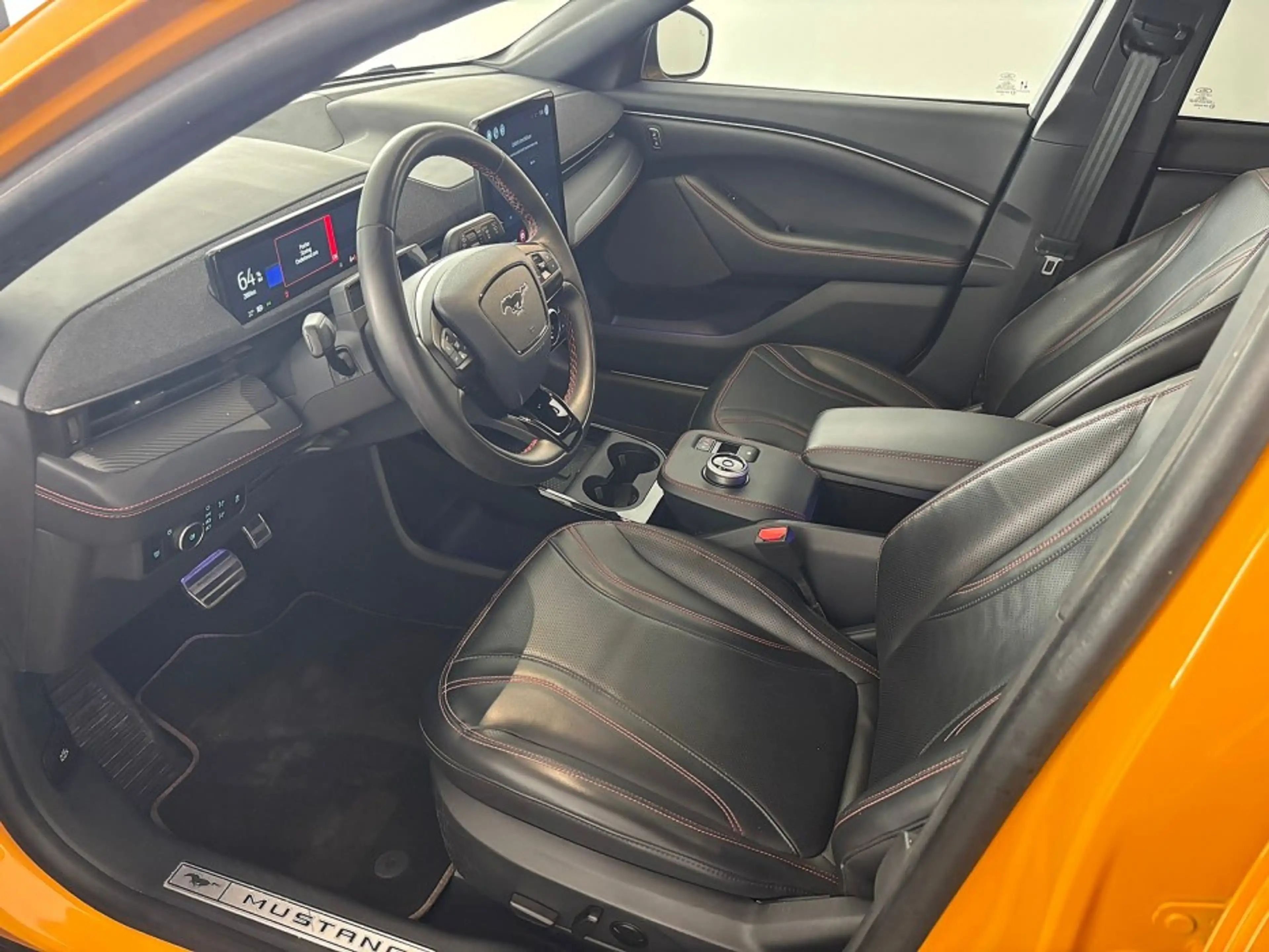 Ford Mustang Mach-E Extended Premium 98kWh | Cyber Orange | El. stoele — photo 7