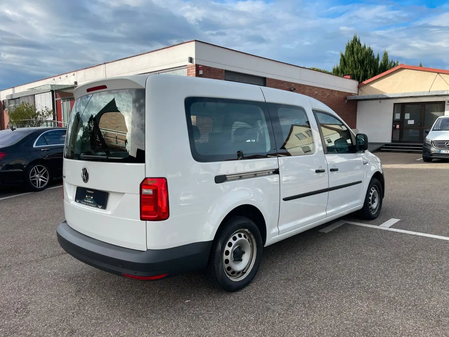 Volkswagen Caddy Maxi BMT*7 SITZER*LEDER*1 HAND!* White - 2