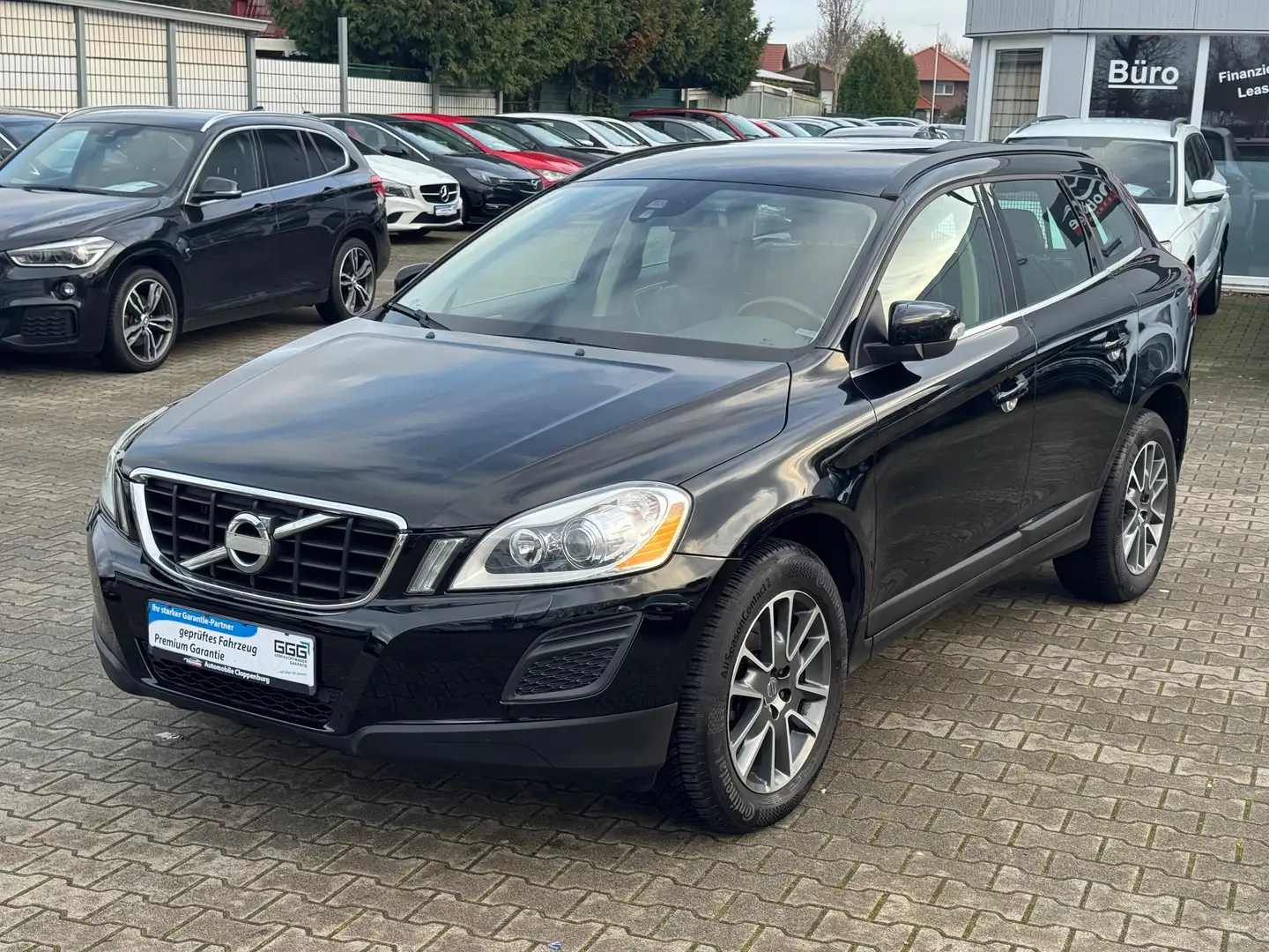 Volvo XC60 2.4 D4 AWD Geartronic "Edition PRO" Schwarz - 1