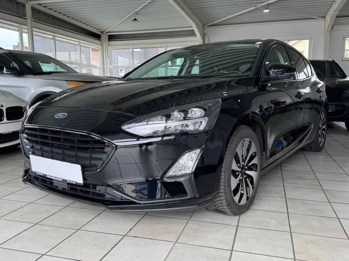 Ford Focus Lim. Cool & Connect/LED/NAVI/PDC/SHZ/2.HD Noir - 1