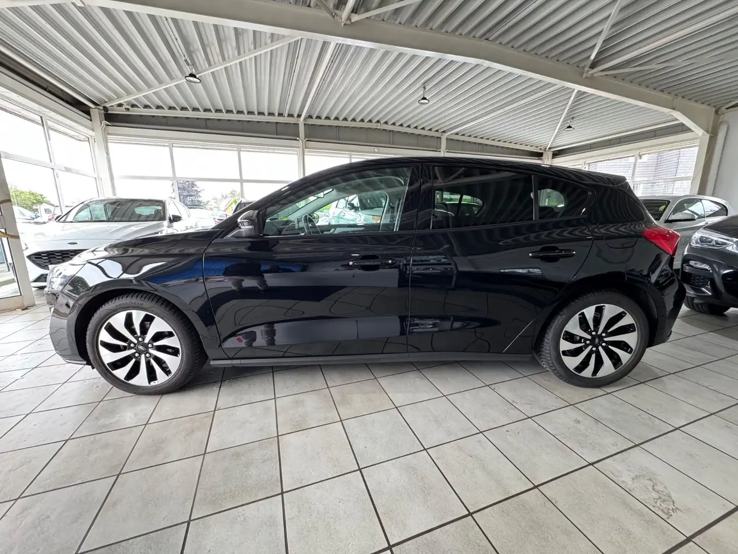 Ford Focus Lim. Cool & Connect/LED/NAVI/PDC/SHZ/2.HD Noir - 2