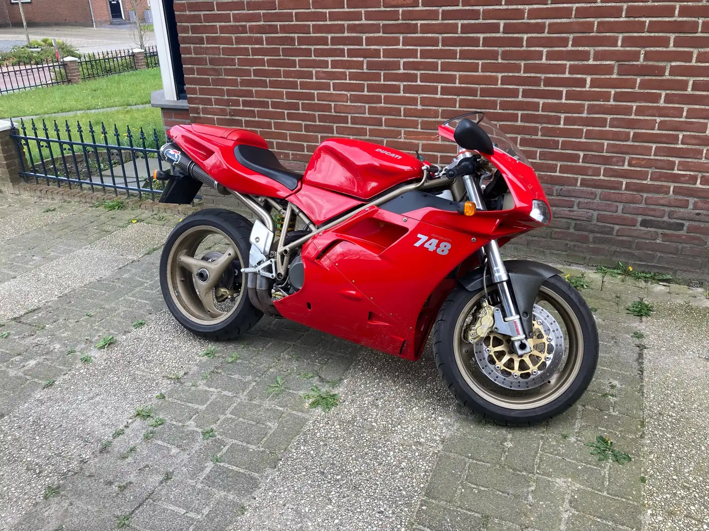 Ducati 748 Rojo - 1