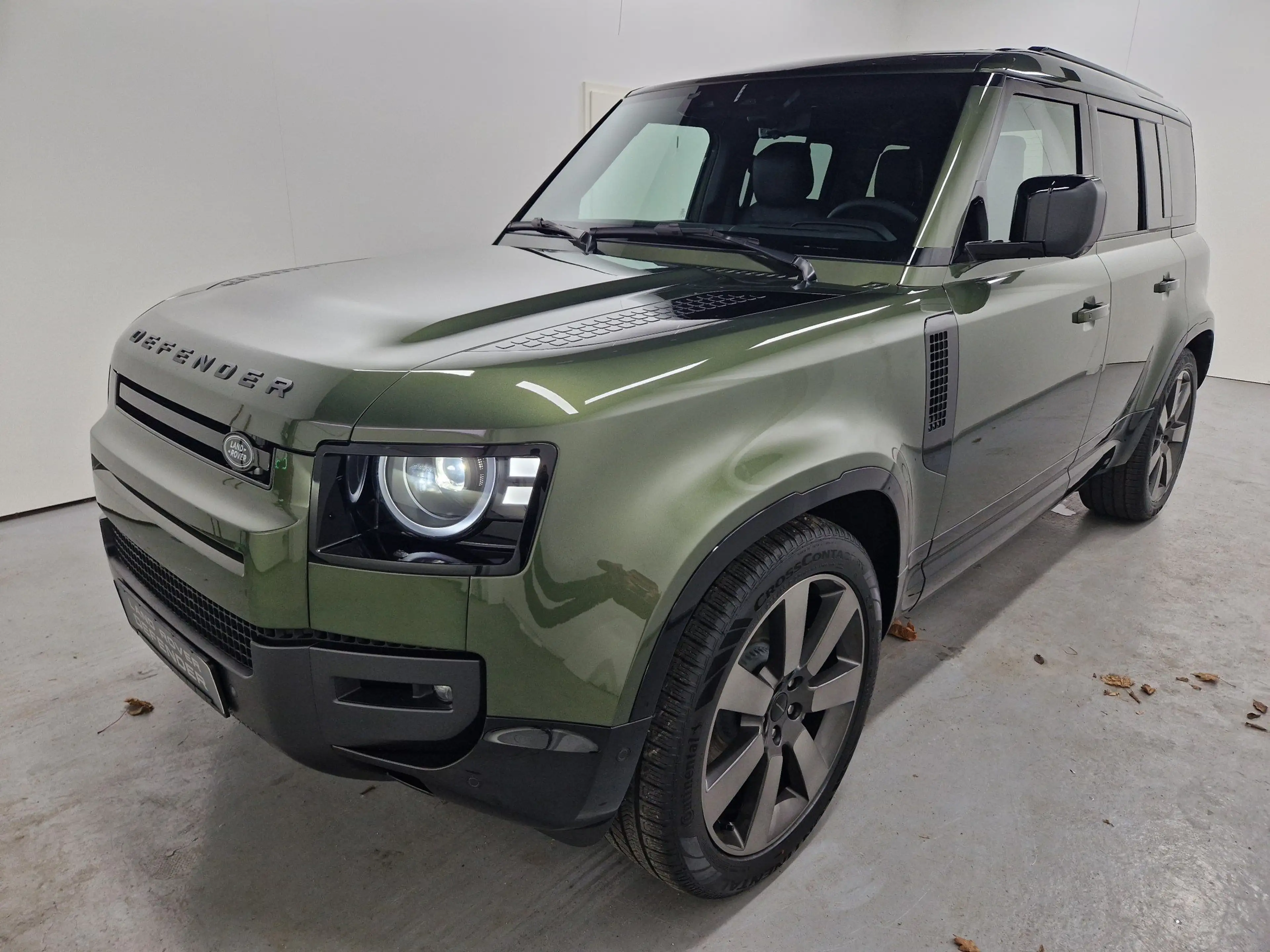 Land Rover Defender 110 D250 X-Dynamic SE AHK Pano 22-Zoll