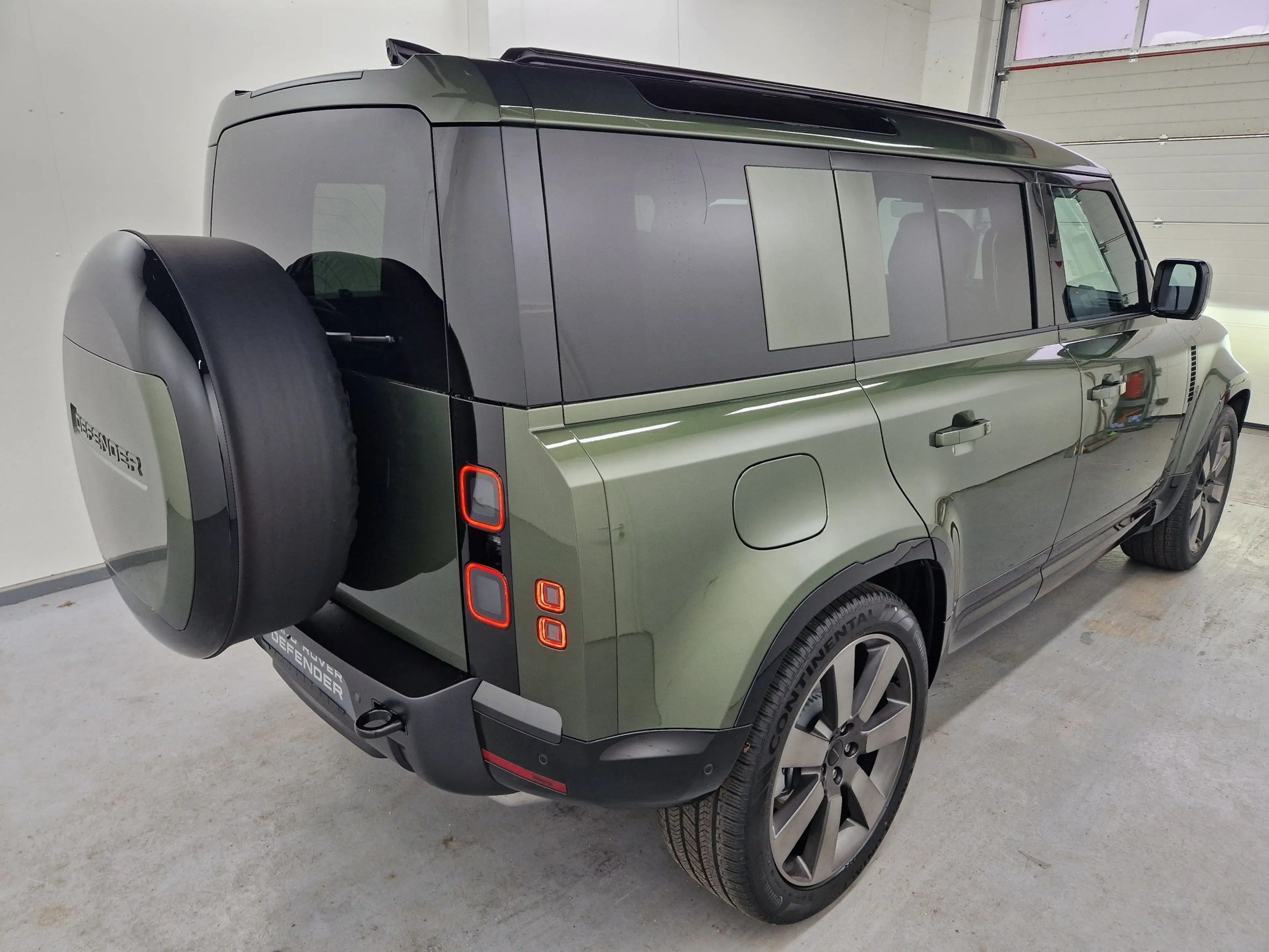 Land Rover Defender 110 D250 X-Dynamic SE AHK Pano 22-Zoll — photo 2