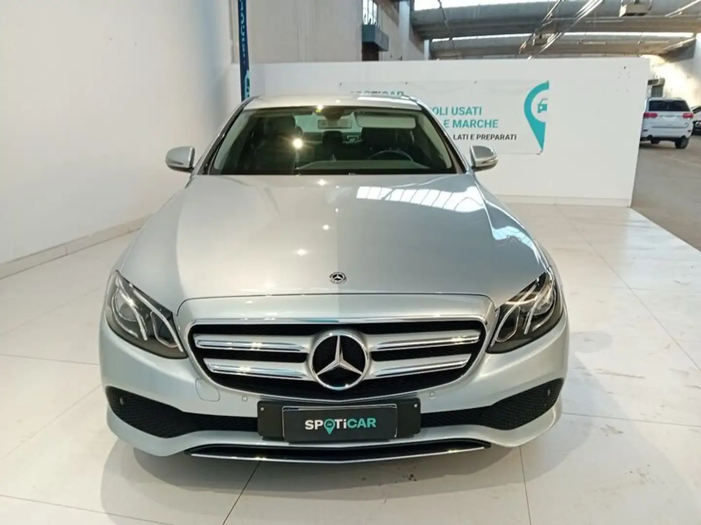 Mercedes-Benz E 220 E 220d 4Matic Auto Premium Silver - 2