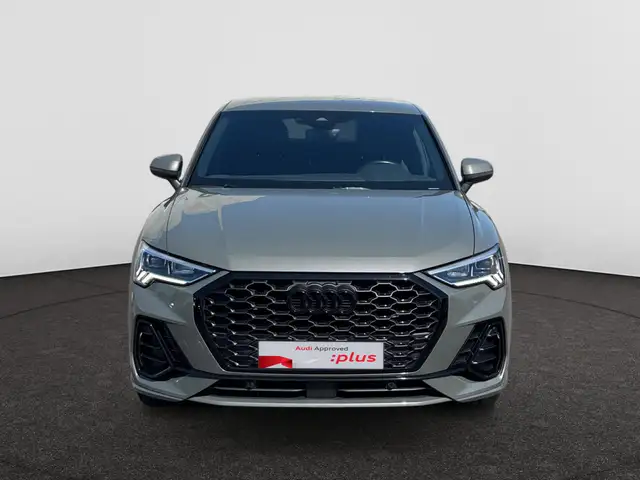 Audi Q3 view 3