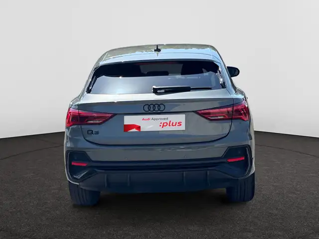 Audi Q3 view 6