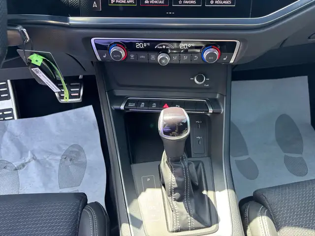 Audi Q3 view 10