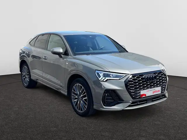 Audi Q3 view 4