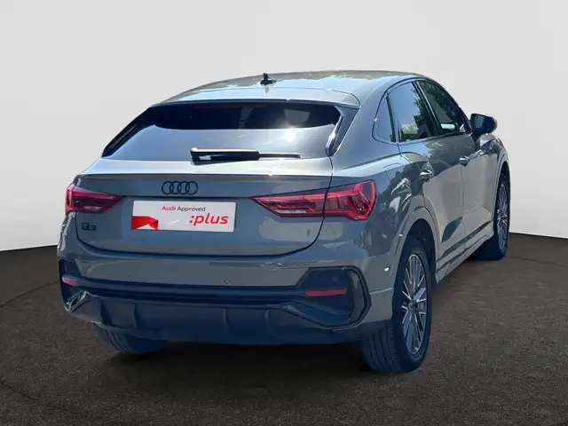 Audi Q3 view 5
