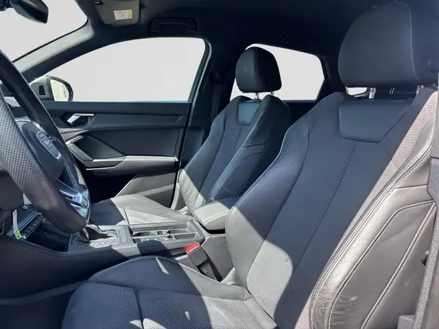 Audi Q3 view 9