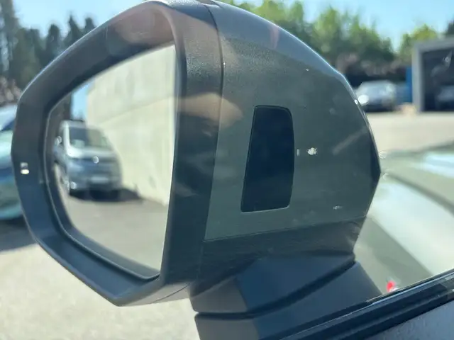 Audi Q3 view 15