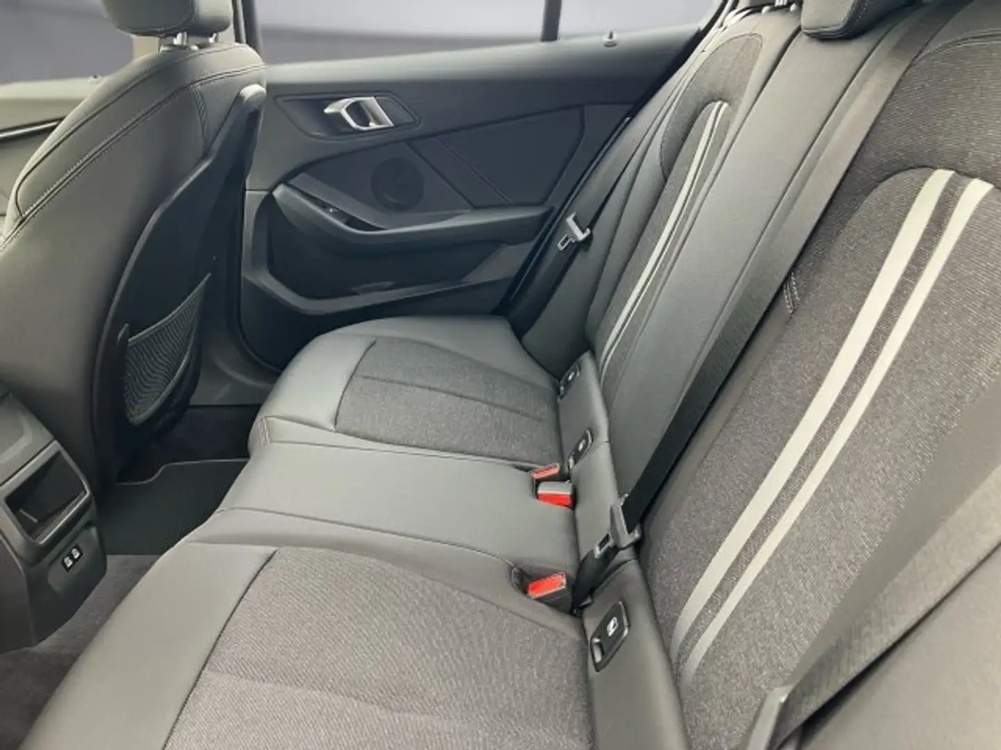 BMW 118 i 5-Türer F40 Grau - 2