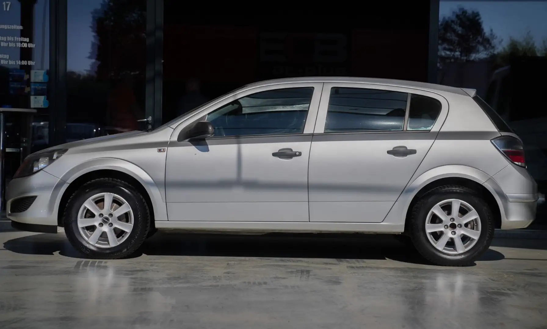 Opel Astra H Lim. Basis *1.HAND/Klimaa./Temp.* Silber - 2