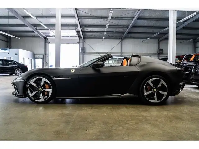 Ferrari 12cilindri view 12