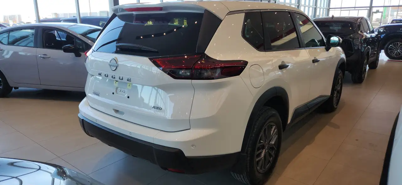 Nissan Rogue снимка Nissan Rogue