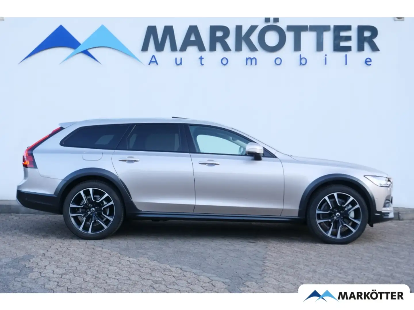 Volvo V90 Cross Country B5 AWD Ultimate STHZ/360CAM/PANO/HUD Grau - 2