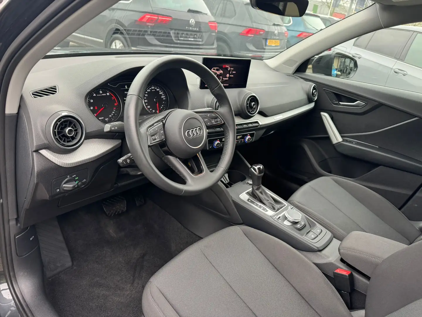 Audi Q2 35 TFSI Advanced edition airco, cruise camera, pdc Grijs - 2