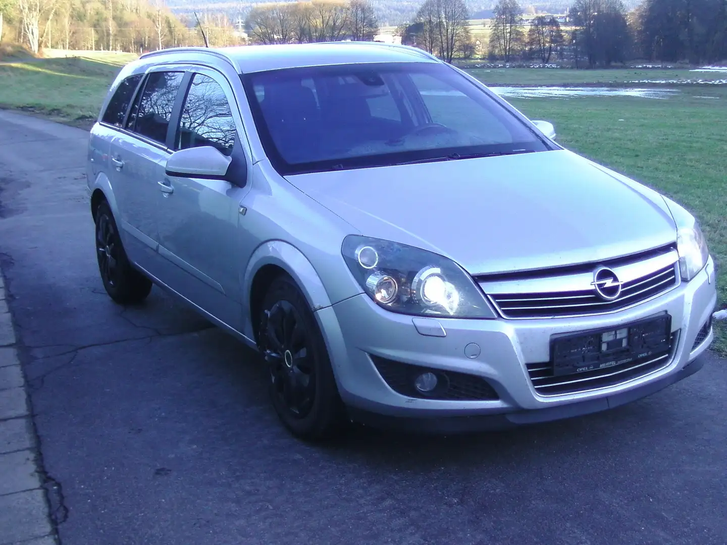 Opel Astra Diesel Caravan DPF Innovation,Xenon,6-Gang,AHK, Plateado - 2