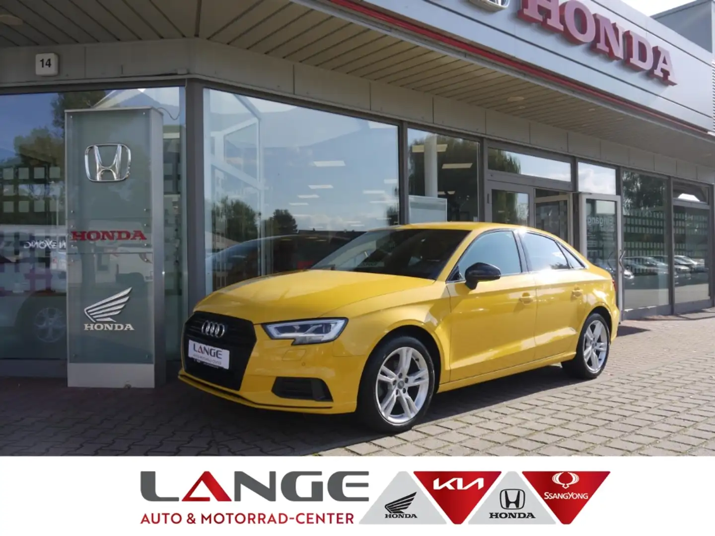 Audi A3 1.5 EU6d-T Limousine 35 TFSI sport StandHZG Navi D Jaune - 1