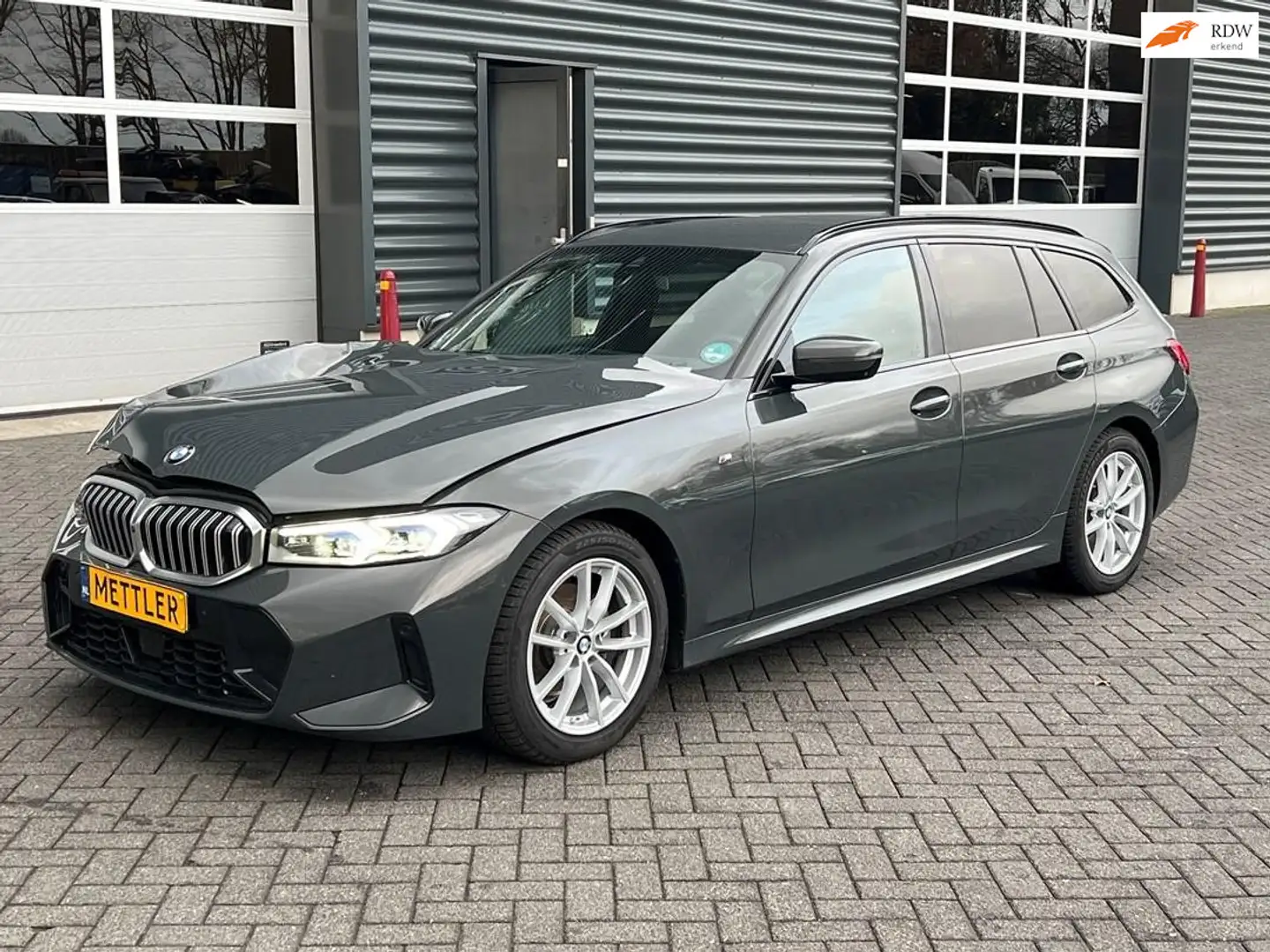 BMW 320 3-serie 320d, M sportpakket, 360 camera, navigatie Grau - 1
