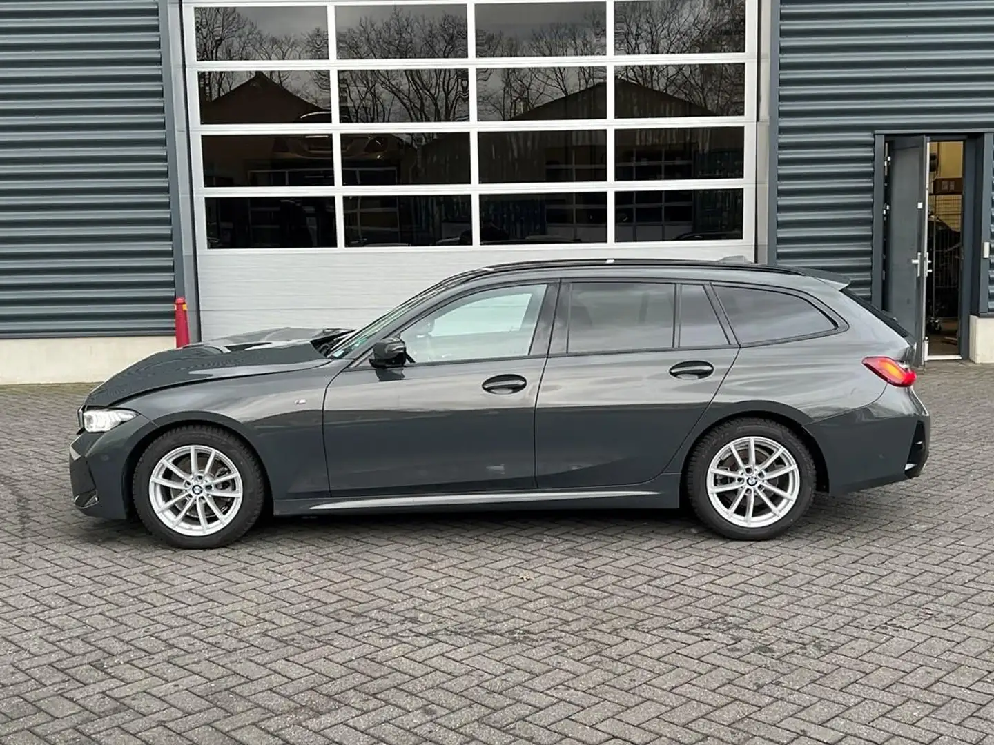 BMW 320 3-serie 320d, M sportpakket, 360 camera, navigatie Grau - 2