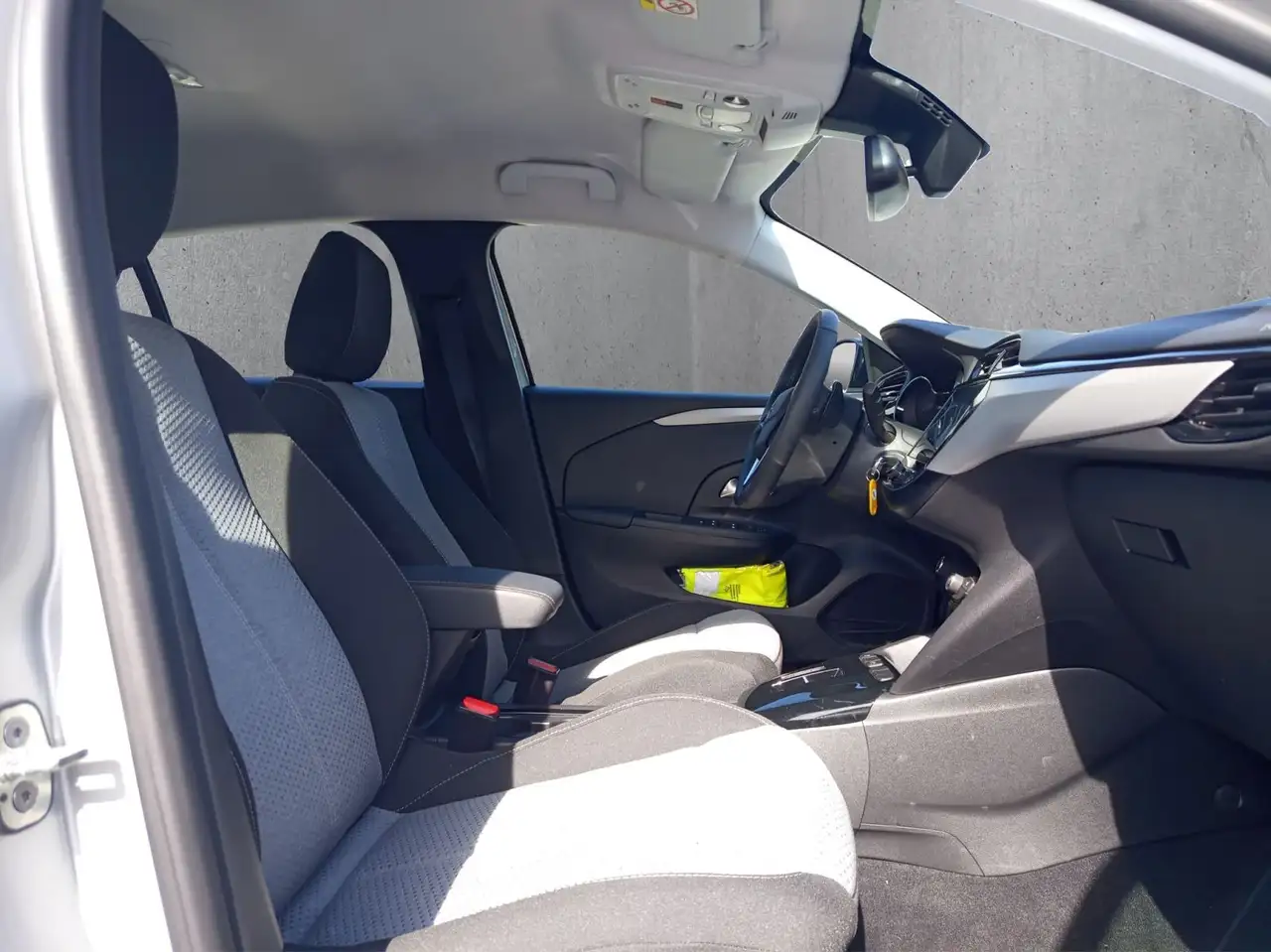 Opel Corsa F 1.2 Edition Sitzhzg PDC Allwetterreifen 16