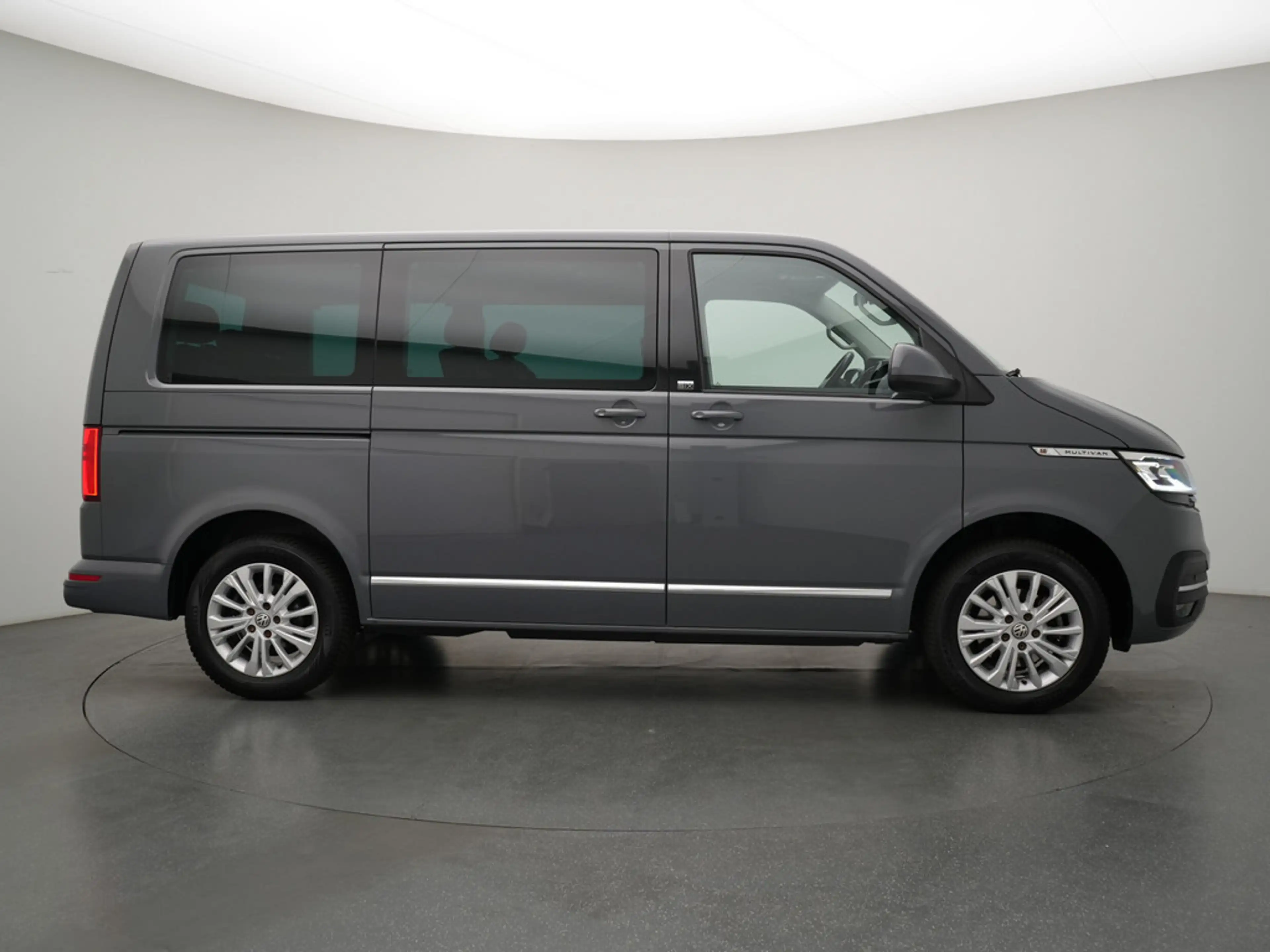 Volkswagen T6.1 Multivan Generation Six ACC NAVI LED SHZ — photo 3